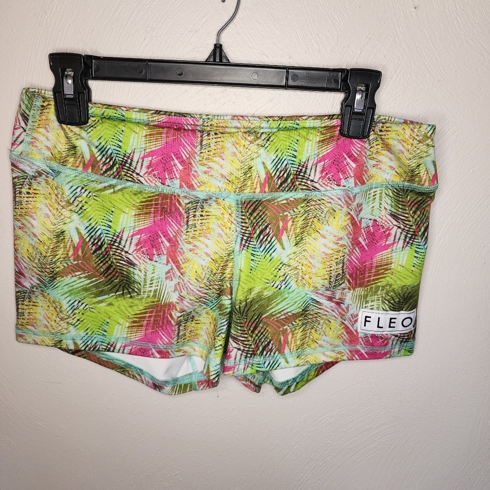 Fleo palm soandex shorts size L